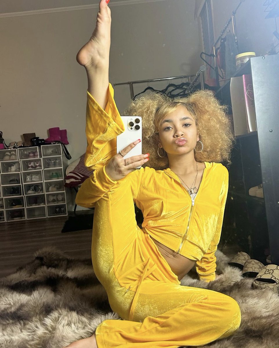 BritBrat 🦂 tweet media