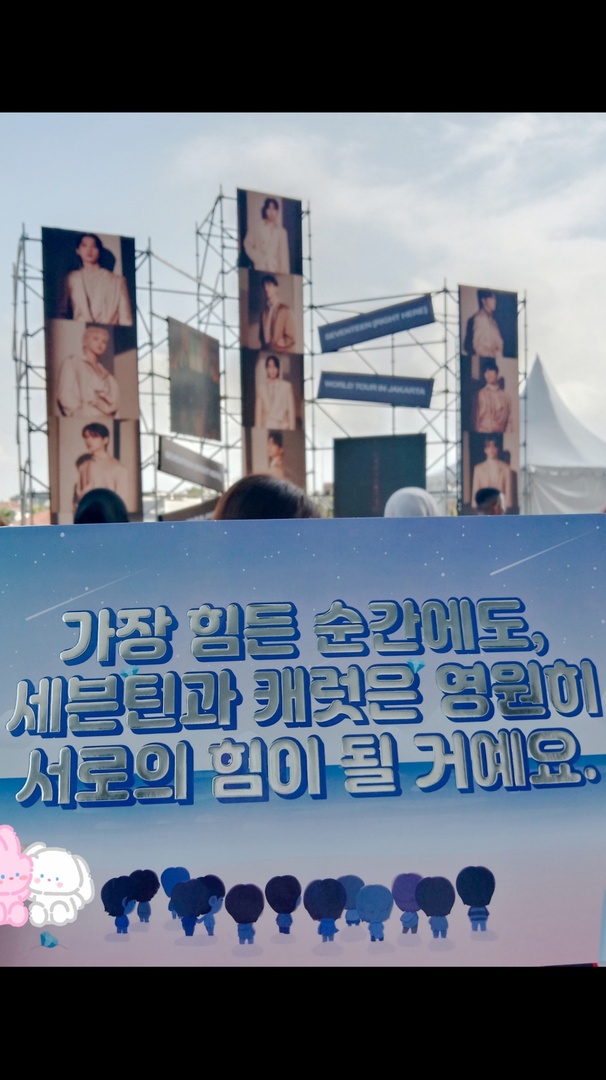 caratstalk's tweet photo. [17s] when it’s february, but not THAT february:'( https://t.co/SIhK3PZFzO
