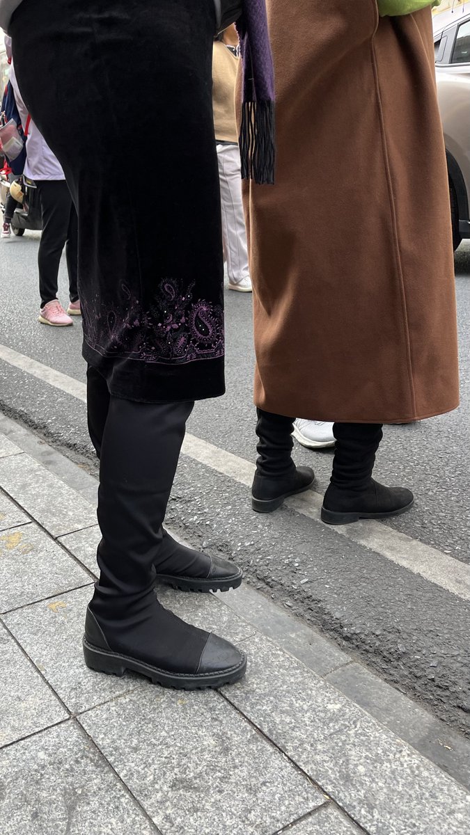 FSJianKen's tweet photo. 街拍长靴2
#ブーツ #ロングブーツ #ブーツフェチ #boots
#长靴 #长筒靴 #过膝靴 #靴控 #恋靴 #靴女 #街拍 #马靴 #骑士靴 #偷拍 https://t.co/TcVd6fL7Ai