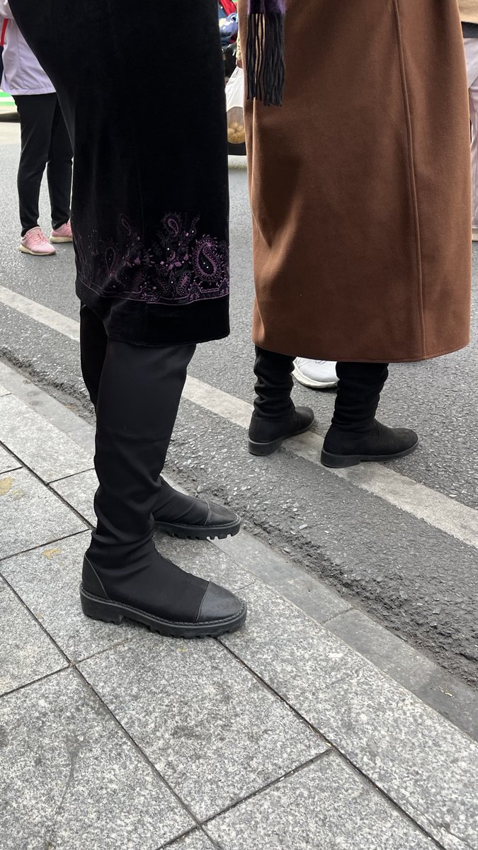 FSJianKen's tweet photo. 街拍长靴2
#ブーツ #ロングブーツ #ブーツフェチ #boots
#长靴 #长筒靴 #过膝靴 #靴控 #恋靴 #靴女 #街拍 #马靴 #骑士靴 #偷拍 https://t.co/TcVd6fL7Ai