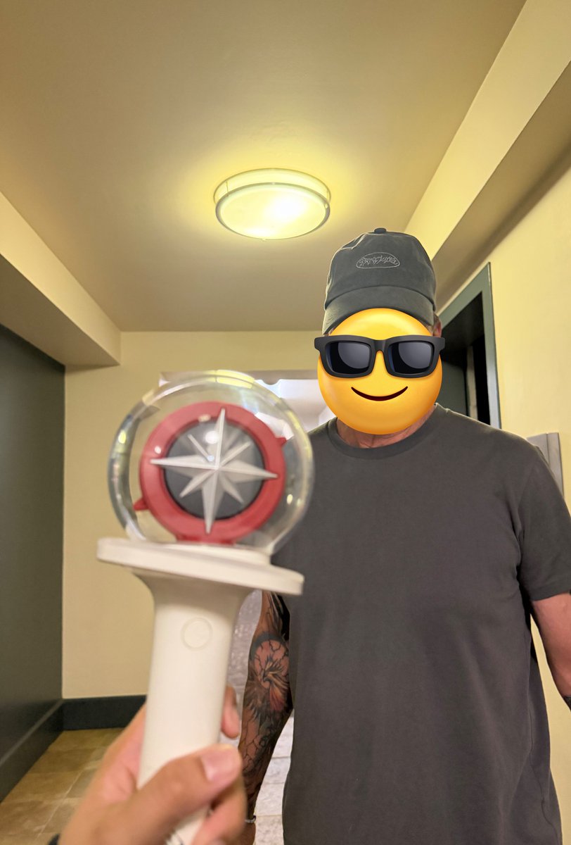 brought my mom's bf to watch the skz concert last night ~ he came home as a stay and a han bias 😆

even asked if he can have my skz cap 😂😂