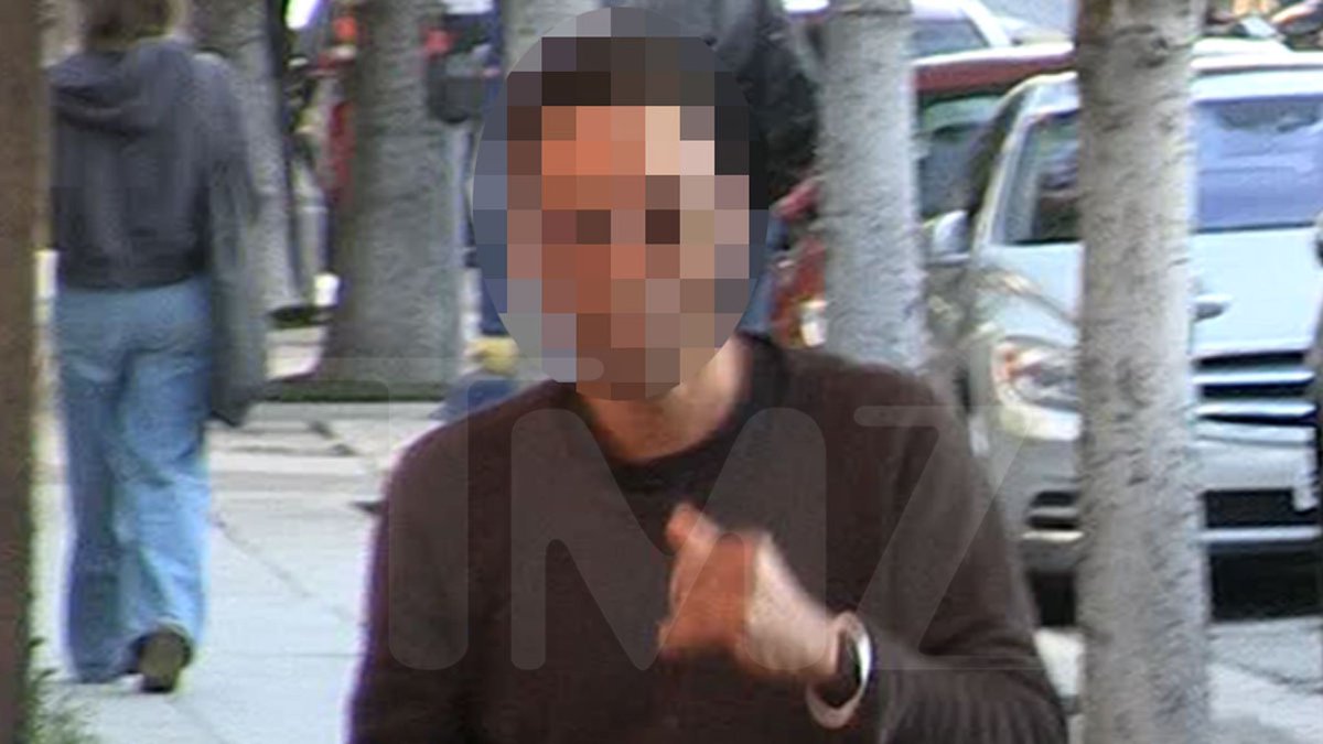 TMZ's tweet image. Guess Who This A-List Comedian Is! tmz.me/bWtOHHR