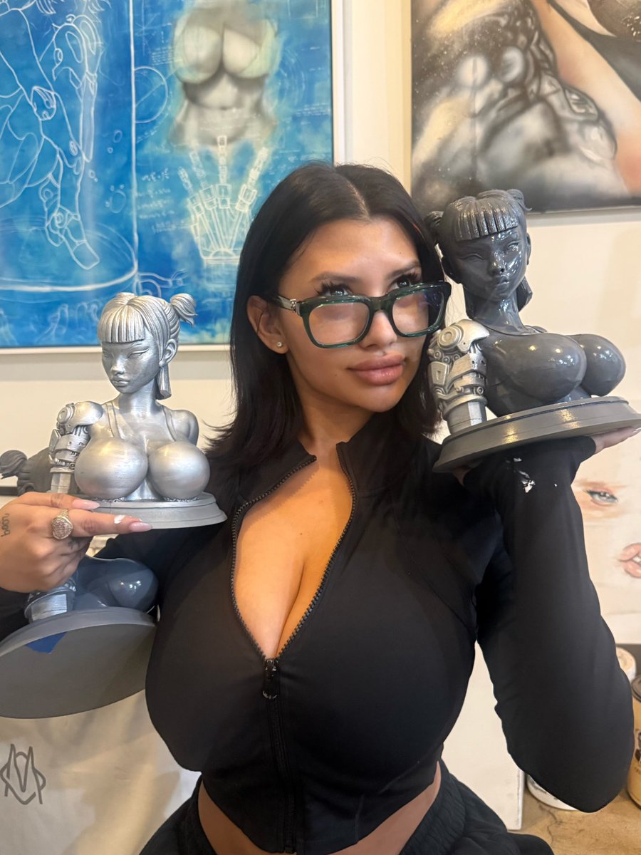 alanamarriee's tweet photo. Anywaysss sculpture release date Feb 20th ! 🤖 https://t.co/dV19Pl0IQE