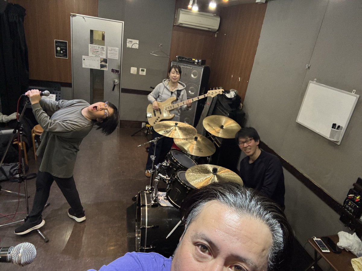 本日スタジオ！
歌録りしました。