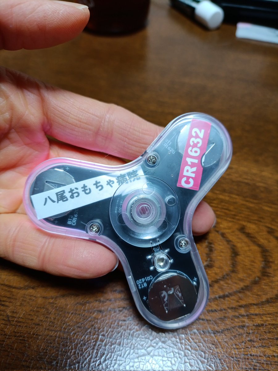 peanutmadame's tweet image. 入院していたファービー元気になった。内臓の移植手術と脚の靭帯断裂手術が必要だったって
無料と言われたけど運営費の寄付を申し出たところ手作りハンドスピナーを渡され帰されてしまった
もっとおもちゃを持って来て欲しいので宣伝してほしいと言われた。皆もお近くのおもちゃ病院訪ねてみてね！