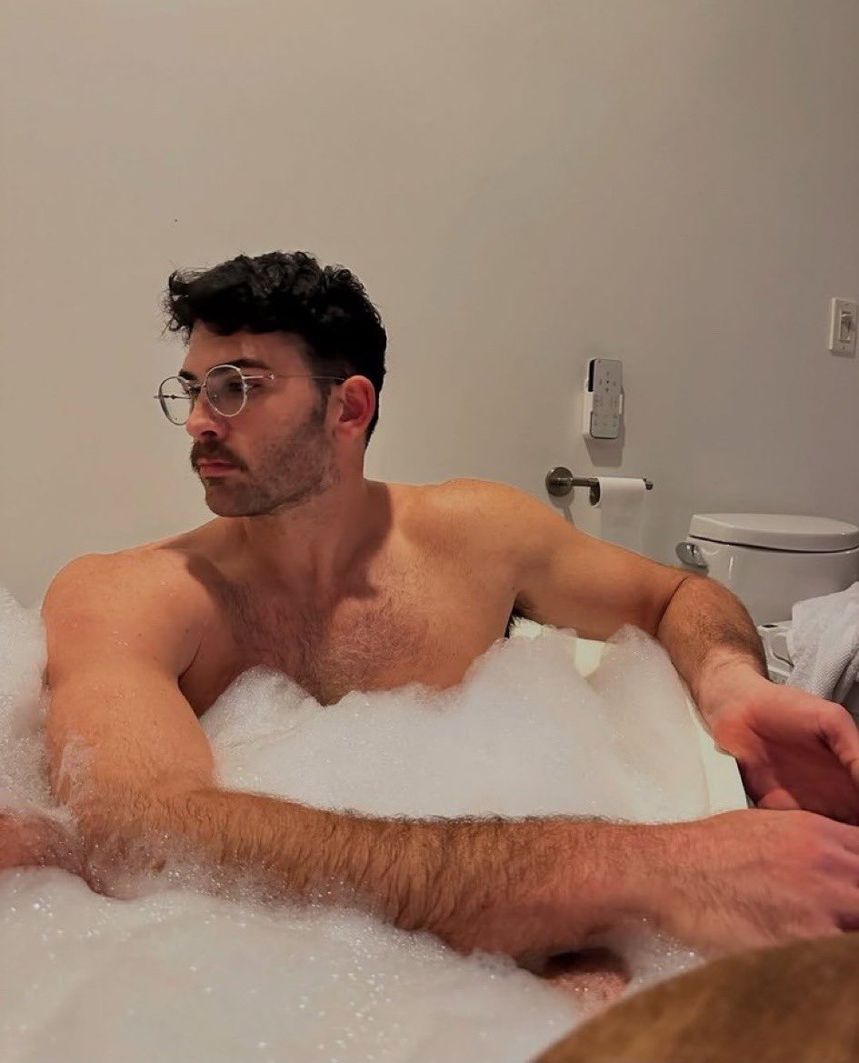 𝐁𝐔𝐑𝐀𝐊. tweet media