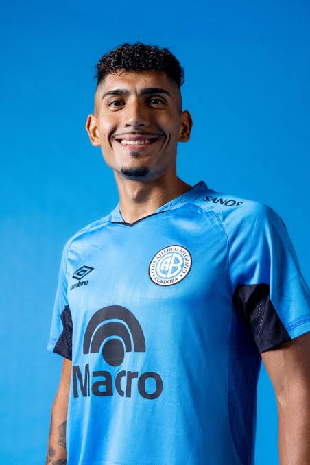 Se va hablar del pedazo de jugador que es Adrian Sanchez? Figura TODOS LOS PARTIDOS 

Señor 5🎩✨️