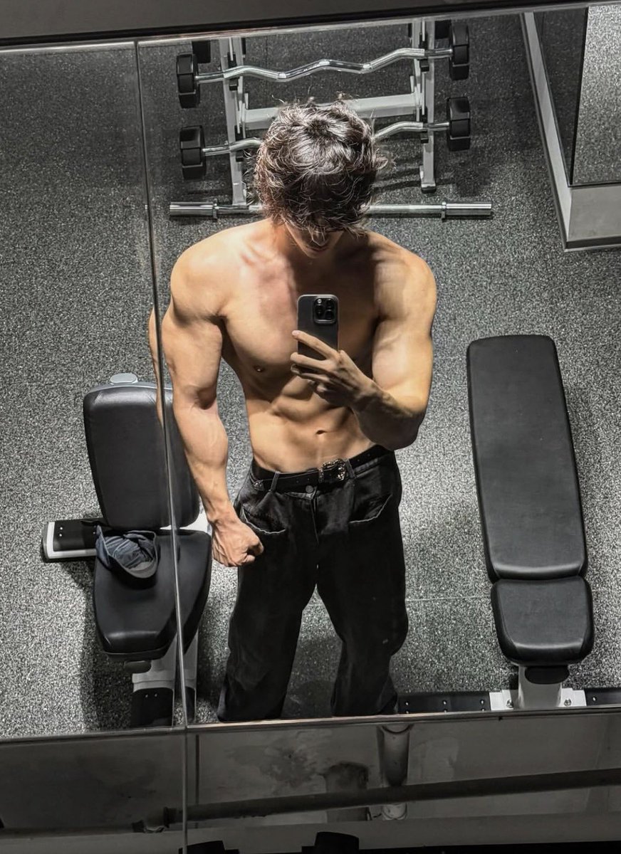 blancdnoir's tweet photo. morning session. 💪🏻 https://t.co/XYs1ExYpG2