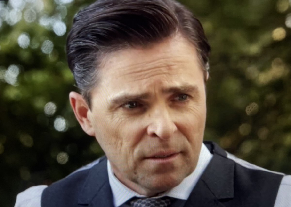 CassandraDemer3's tweet photo. That was a quick turnaround 🥺 Also, that 🐻 carving! @KavanjSmith #Hearties @Hallmarkchannel @SCHeartHome https://t.co/sQDXNsPgPR