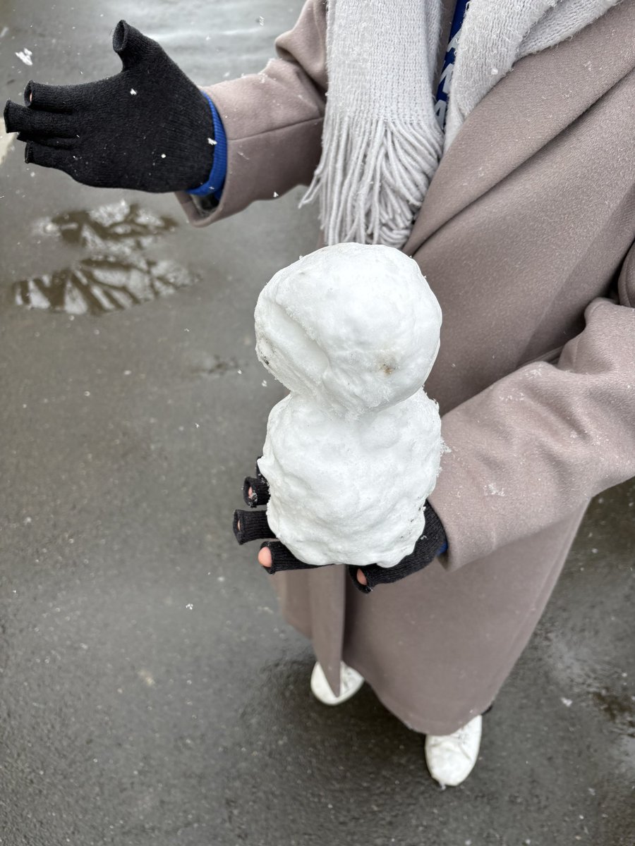 寒がりの彼女を無理矢理付き合わせて雪と戯れた☃️