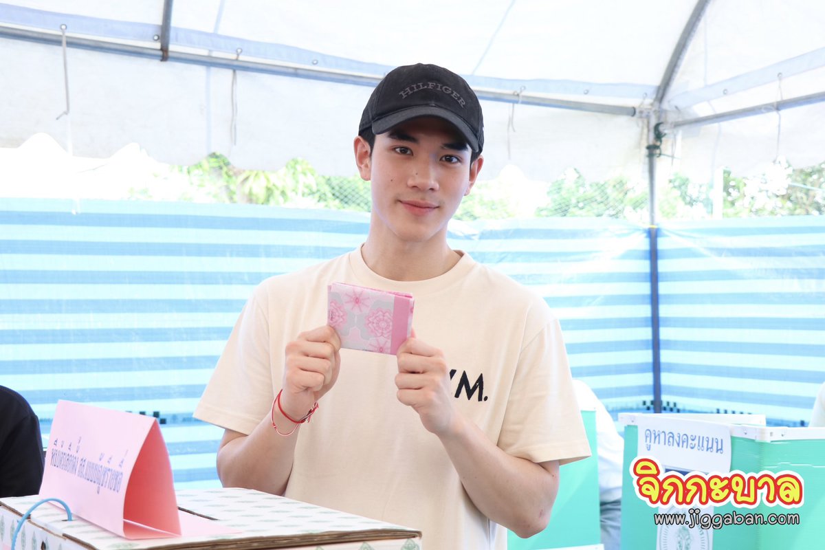 FourthOfficiall's tweet photo. น้องโฟร์ทไปเลือกตั้งก่อนจะไปเจอแฟนๆแล้ว แฟนๆก็ต้องเลือกตั้งก่อนไปเจอน้องโฟร์ทน๊าคนเก่ง🥰✨

#Fourthnattawat #โฟร์ทณัฐวรรธน์ https://t.co/eVqHSbMCU3