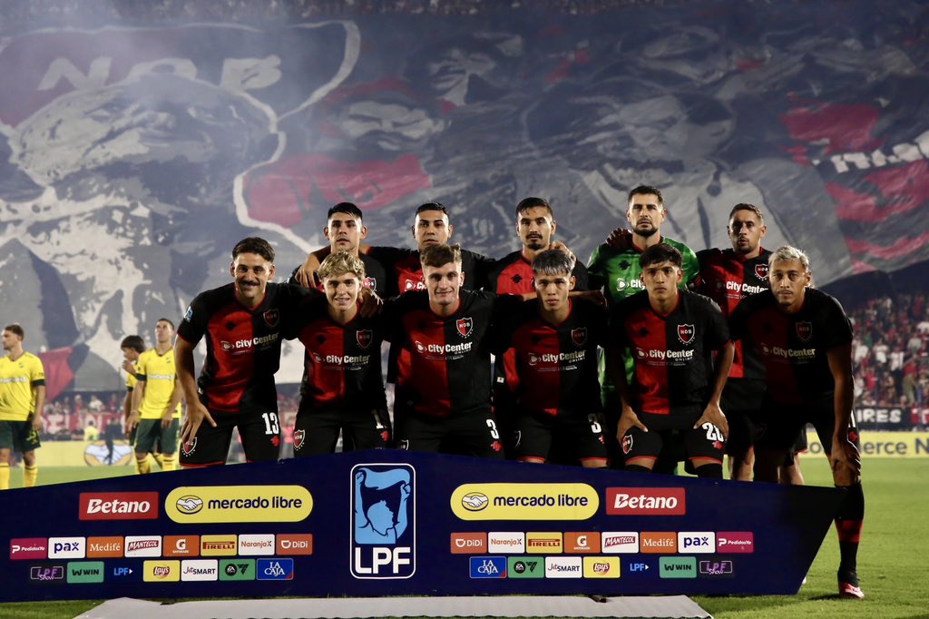 OrgRojinegro's tweet photo. ¡¡¡LA CAMISETA DE NEWELL'S SE TIENE QUE TRANSPIRAR, Y SINO NO SE LA PONGAN, VAYANSE Y NO VUELVAN MÁS!!! https://t.co/oSdstMsNj4