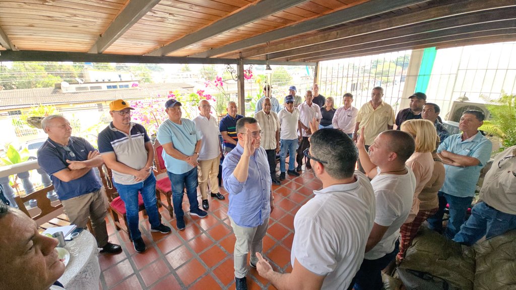 Hoy sab 7 de febrero fuí juramentado por el CES AD Carabobo en Resistencia como nuevo Sec. de Cultura para seguir trabajando por la democracia y la ciudadanía desde ese espacio de lucha. Seguimos siempre ADelante