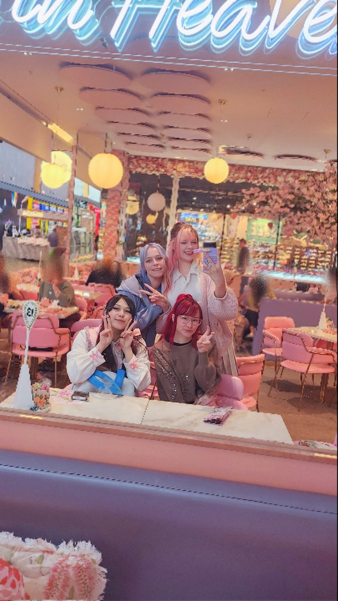 A very lovely lady asked if we were in a pop band today 💖