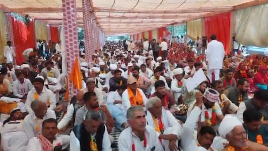 BishnoiSamaj129's tweet photo. खेजड़ी हमारी लाल रेखा है।
इसके आगे बढ़े
तो टकराव तय है।
#राजस्थान_स���कार_खेजड़ी_बचाओ https://t.co/p6vrzZttcb