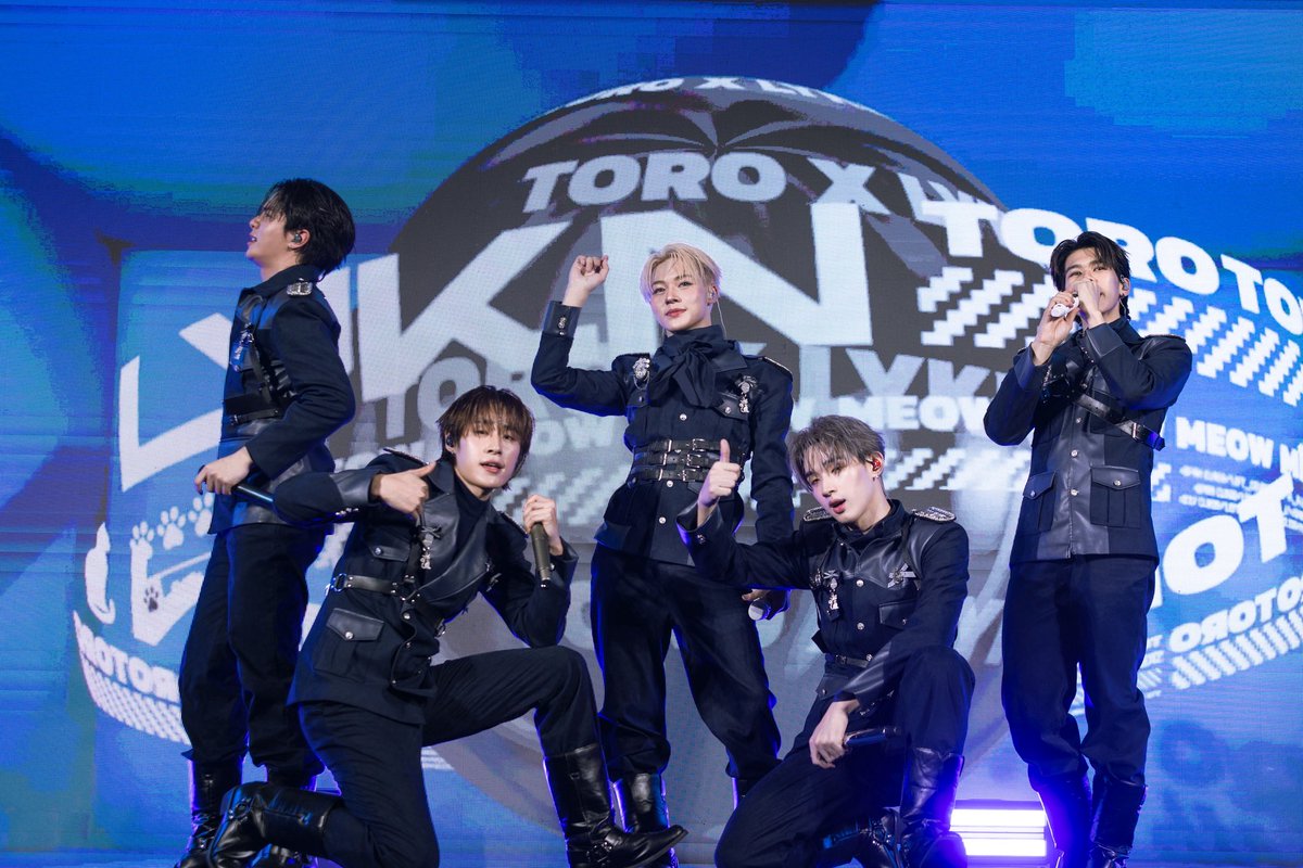 LYKNofficial's tweet photo. ขอบคุณ TORO และทุกคนที่มาเจอพวกเราที่งาน TORO Press Conference นะครับ 💙ดีใจมากที่ได้เป็นส่วนหนึ่งของกิจกรรมน่ารักๆ และได้พาน้องแมวมาเจอทุกคนด้วย 🐱 พวกเราในฐานะ presenter ขอฝากอาหารแมวโทโร่ไว้กับทุกคนด้วยนะครับ

#TOROxLYKN
#LYKN https://t.co/UtAb9iUshF