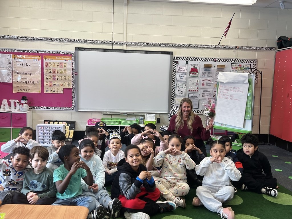 MSSjaguars's tweet photo. Congratulations to Ms. Shannon Whitney and Mrs. Samantha McCann! Marshall Street is proud to recognize these two amazing educators, as families voted online to “Give Them Their Flowers.” 💐🍎
#MakingADifference
#NASDProud
#BeTheLeader https://t.co/nnTUQ9SKsm