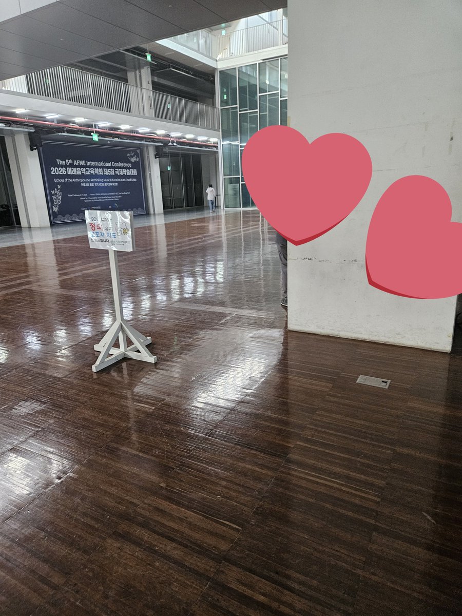 Hi 
you can stop by to
1 buy slogans or uchiwa
2 get sticker set freebies
I will be here!
#아르테미스 #최리 #ARTMS #Choerry