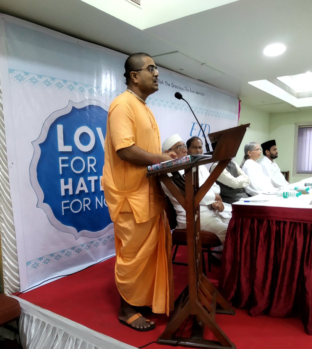 thahirfalcon's tweet photo. Unity is the heartbeat of a great nation

Whether through shared smiles or shared goals, the Ahmadiyya Muslim Community stands shoulder-to-shoulder with our Hindu brothers to build a future rooted in mutual respect

​"LOVE FOR ALL, HATRED FOR NONE"

#IslamAhmadiyya_LoveForNation https://t.co/dnj6pRxJI6