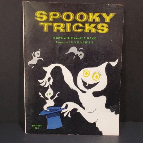 hauntorama's tweet image. It’s ghost story time! Did you have one of these spooky books?
#GhostStories #Scholastic #HorrorFamily