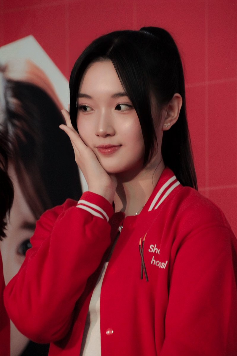 Who?
•
<a href="/Delynn_JKT48/">Adeline Wijaya</a>