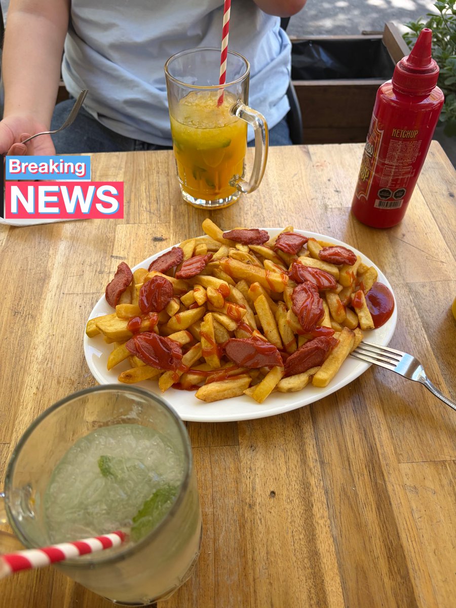 malcomunicado's tweet image. con mi bro en el rey de las micheladas celebrando el aniversario de muerte de piñera
@voyeurismk