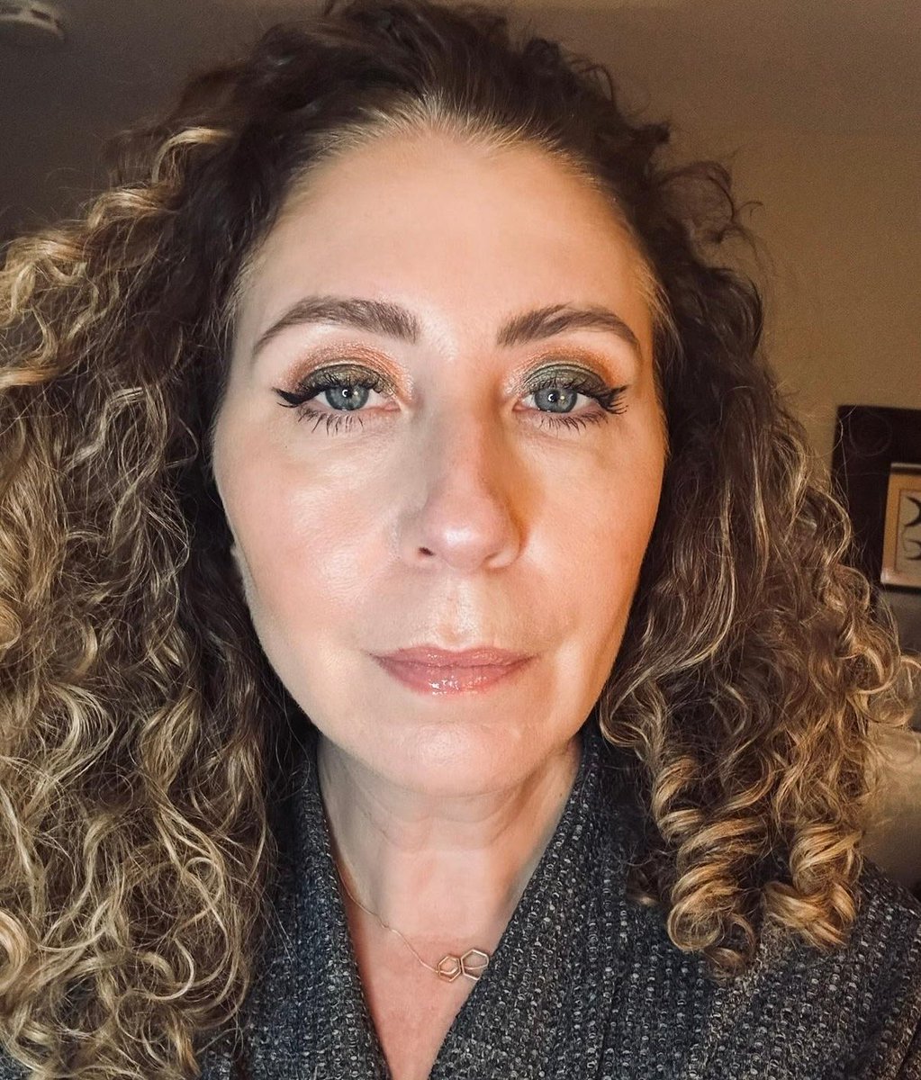 BuzzingPop's tweet image. ‘Heated Rivalry’ casting director Sara Kay tells BBC she hopes the show's success leads to more casting of unknown actors: 

"We don't care how many Instagram followers someone has or whether they can make a TikTok here in Canada. We're not looking to discover the next star, but…