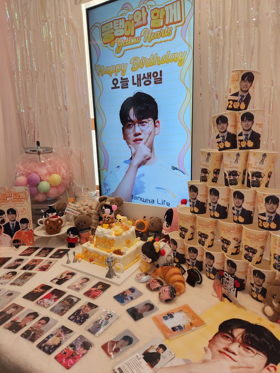 Two__min's tweet image. 너무 조아♡
#구마유시_뭉탱이와함께
#Gumayusi_yellowhearts