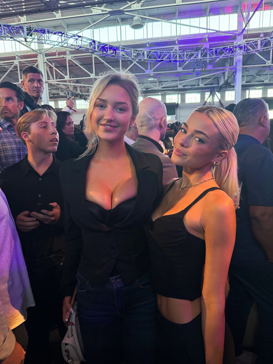 livvydunne's tweet image. Solving world hunger the second year in a row @itssydneythomas