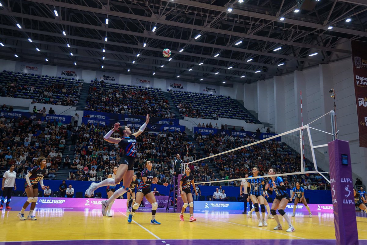 armentapuebla_'s tweet photo. El voleibol se vive con gran emoción en Puebla 🏐🔥

Así disfrutamos el partido de las Guerreras de Puebla vs las Gigantes de Aguascalientes, gracias a la afición poblana por su entrega y apoyo. 🙌🏽✨ https://t.co/bD4bR3ooLP