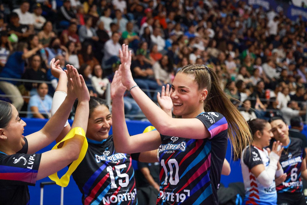 El voleibol se vive con gran emoción en Puebla 🏐🔥

Así disfrutamos el partido de las Guerreras de Puebla vs las Gigantes de Aguascalientes, gracias a la afición poblana por su entrega y apoyo. 🙌🏽✨