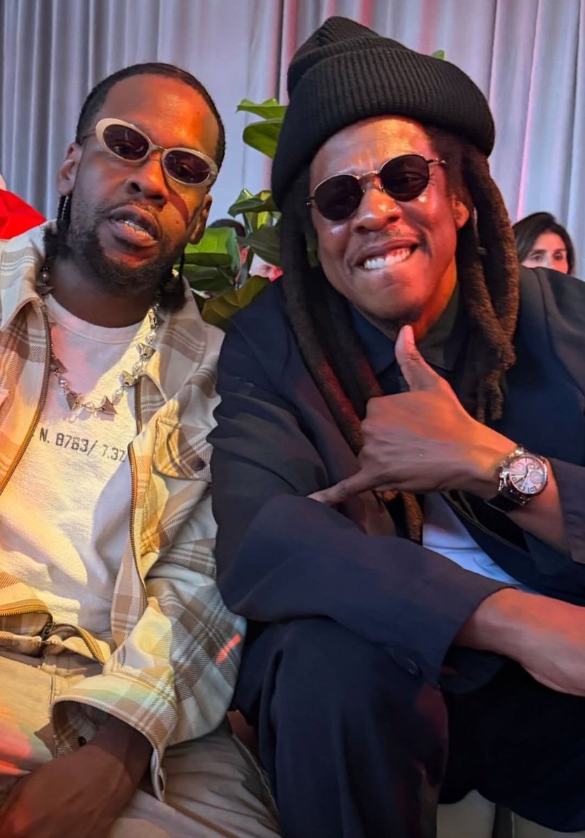 JAYZeBeyonce's tweet image. JAY-Z e seu sobrinho, Mel Carter, no evento da Fanatics para o Super Bowl na última sexta-feira (6).