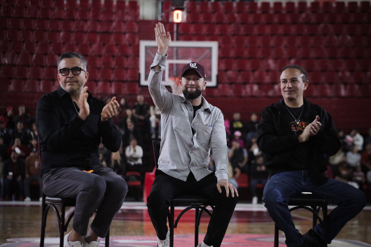 toros_laguna's tweet photo. ¡Gracias a toda nuestra Manada por asistir a la presentación oficial de Toros Laguna! 🔥
#TOROoNADA #RETUMBA https://t.co/ri1PagAPeq