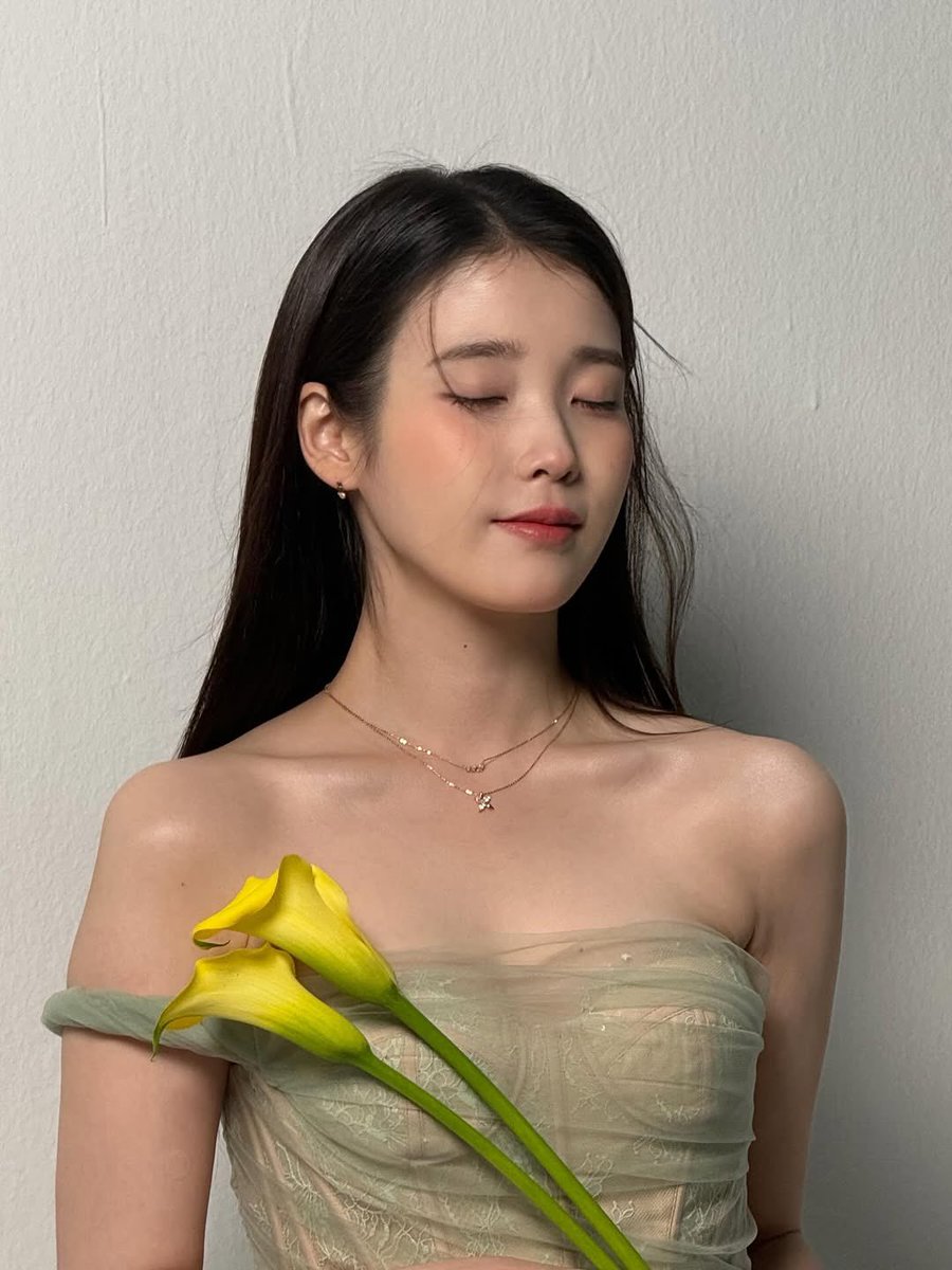 IUteamstarcandy's tweet image. [IU IG] 260207 January Vertical (photo dump)

#IU #아이유 
instagram.com/p/DUcSDhFEoIi/