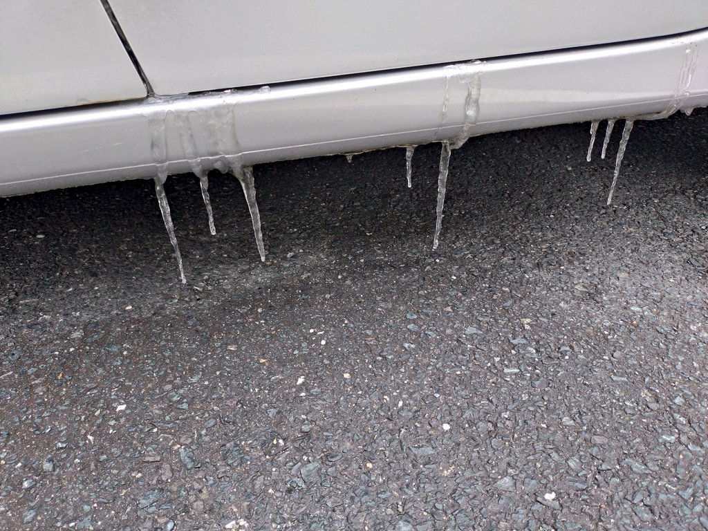 見事に氷柱ッてるなぁ…