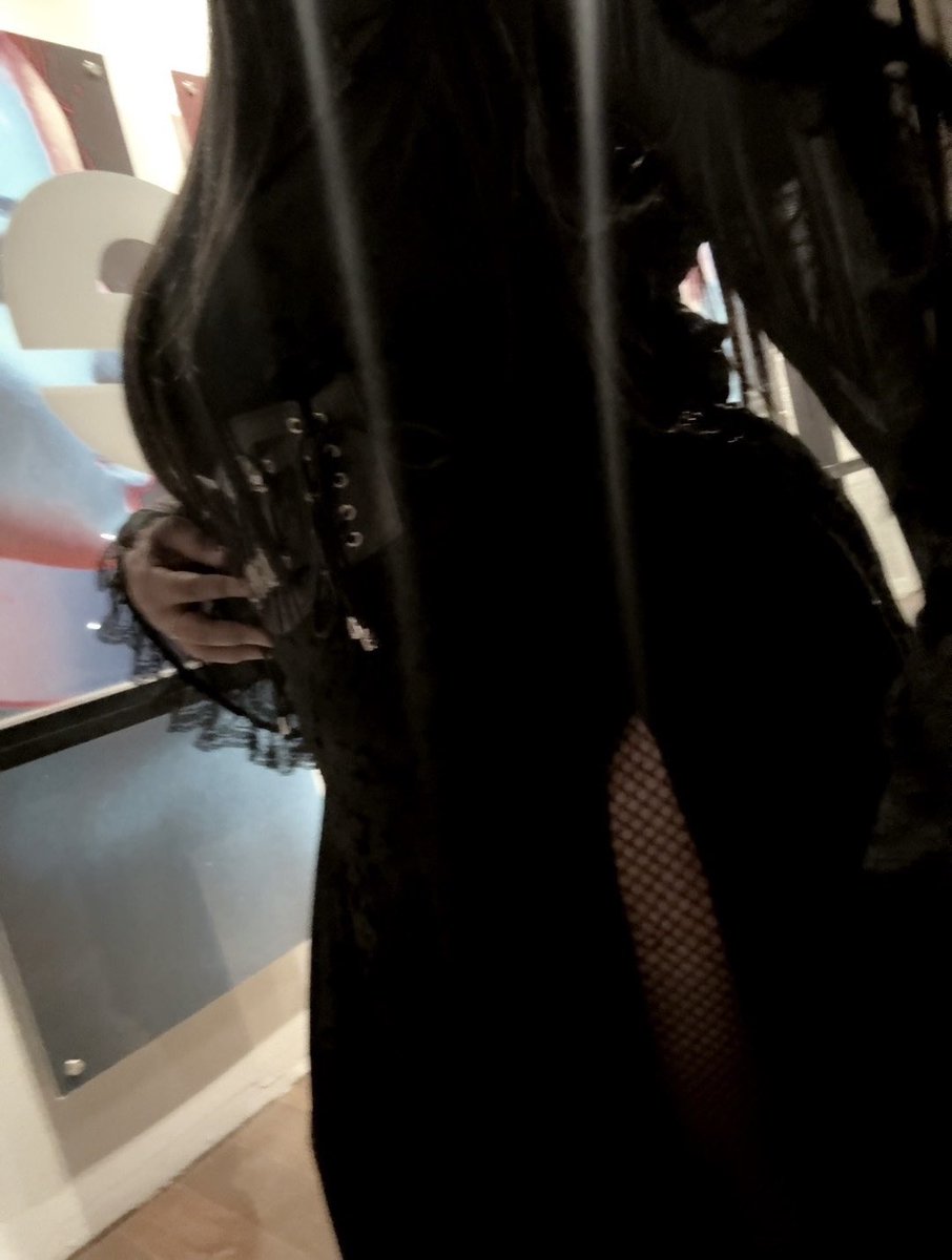 violet 🐾 tweet media