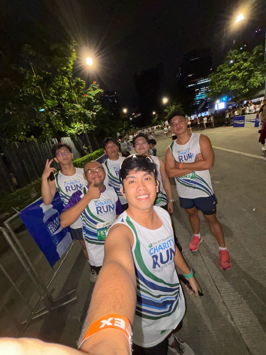Babytapsilog's tweet photo. 5km with the gang. https://t.co/lTpRaYJnfM