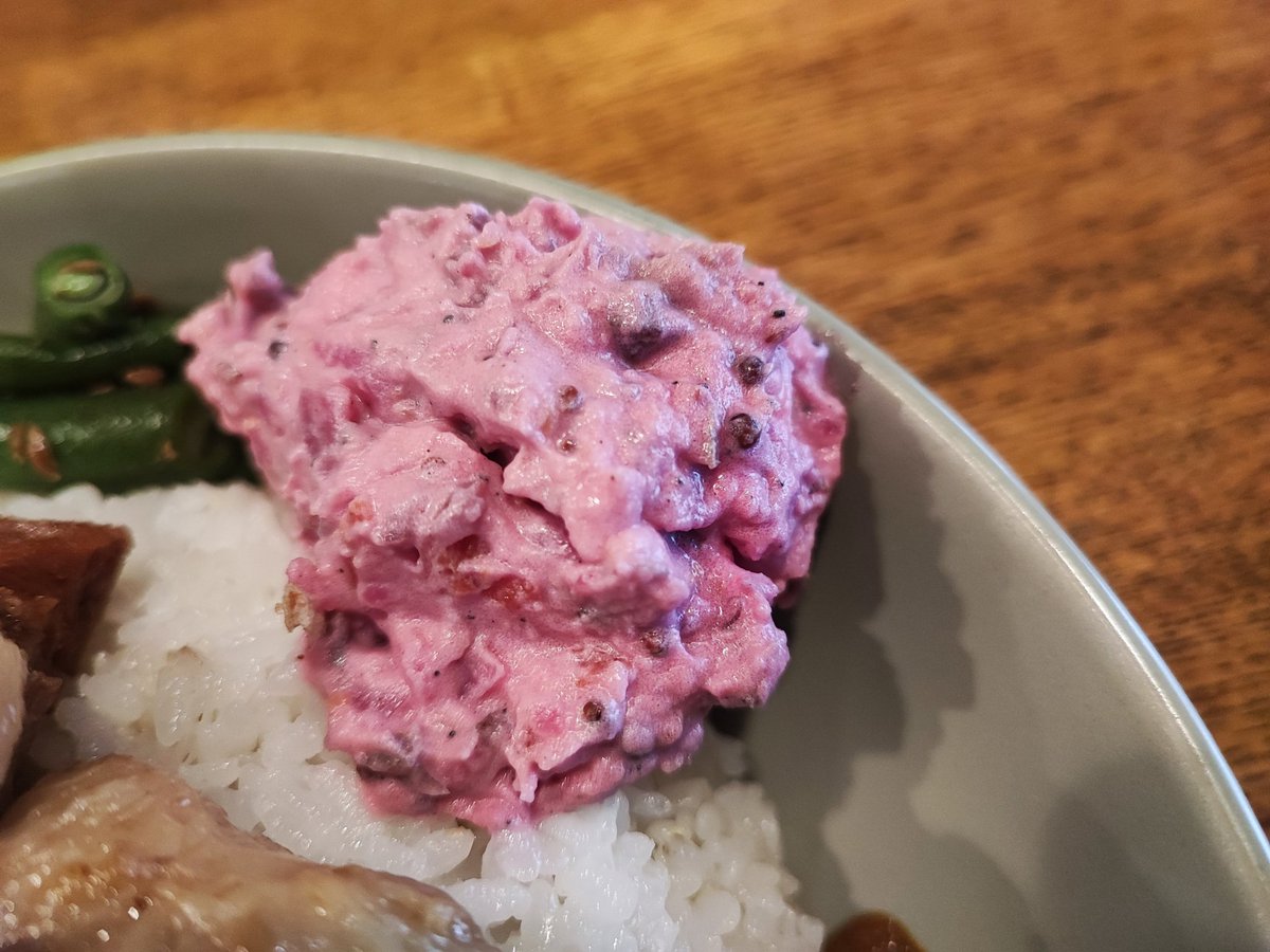 nami_kage1021's tweet image. 立川　パラギン☆カレー
パラギン豚角煮カレー大盛＋スッペシャル野菜＋ピンクのポテサラ
自家製ラッシー

フォローしてる方がよく📮されてるお店へ初訪🍛
スパイスの事は全然知らないが食べた瞬間良い香り🐽
たくさんの野菜がこれでもかと盛られてるが、スパイスのお陰か食べ疲れ無し😳
美味し🤤