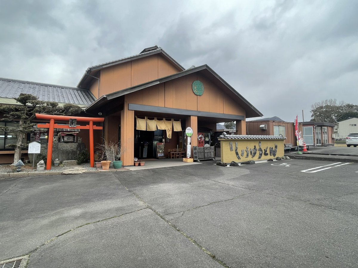 四国で うどん巡りしてるけど、
並ぶと思っていたお店が全然並んでなくてびっくり‼️
予定が狂う😭
イチゴ狩り➕うどん２件で ホテルにチェックインする予定やったのに あと 一件行けそうだ。