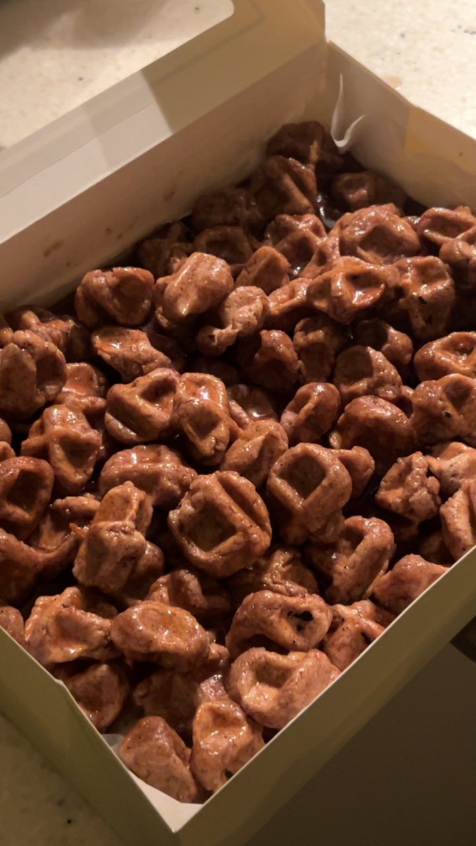 كليجا ميني بدبس لاتفوتكم يااهل الرياض حبه وراء حبه صنعت بحب 😍السعر ٦٥ ريال ٥٠ حبه