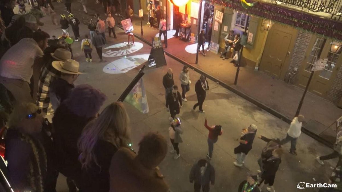 mardi gras flashing tweet media