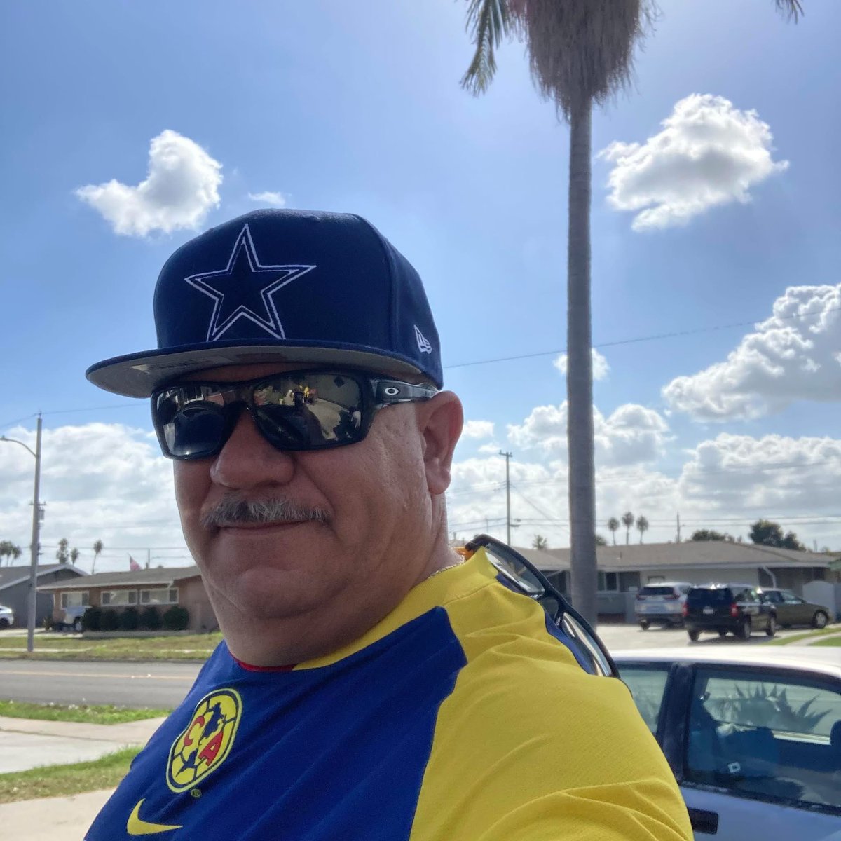 benjaguilas's tweet photo. #Sabadofubolero  Reciban un cordial saludo desde Anaheim Ca para todos en el palco. Vamos America https://t.co/ehuHtx5rEY