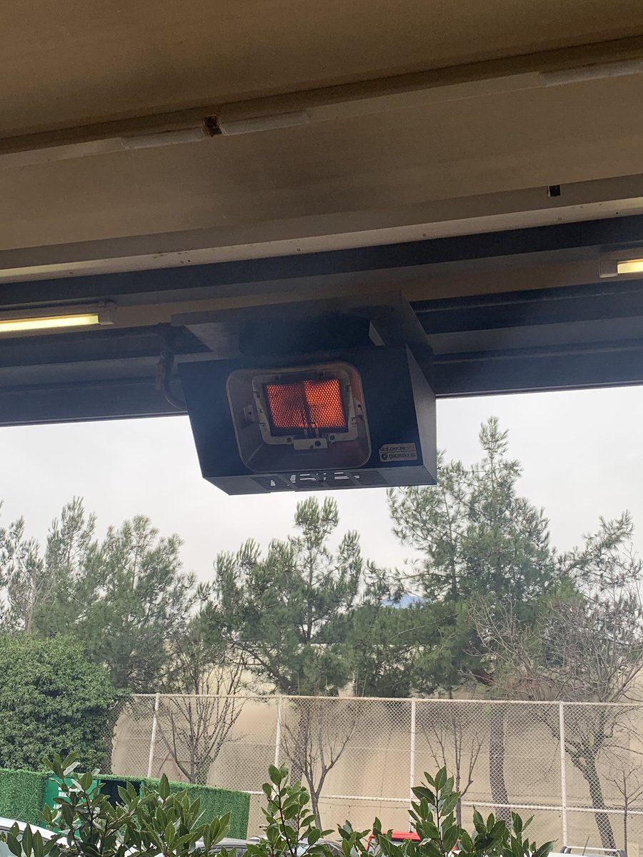 Açık havanın ısıtılması gösteriyor ki, dünya insanların umrunda değil. İnsanların umrunda olmayan dünya hükûmetlerin hiç umrunda değil. 

İnsan kendi kuyusunu kendi kazan, akılla mantıkla açıklanamayacak bir mûcize.