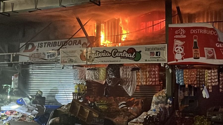 Cuerpo de Bomberos de Santiago tweet media