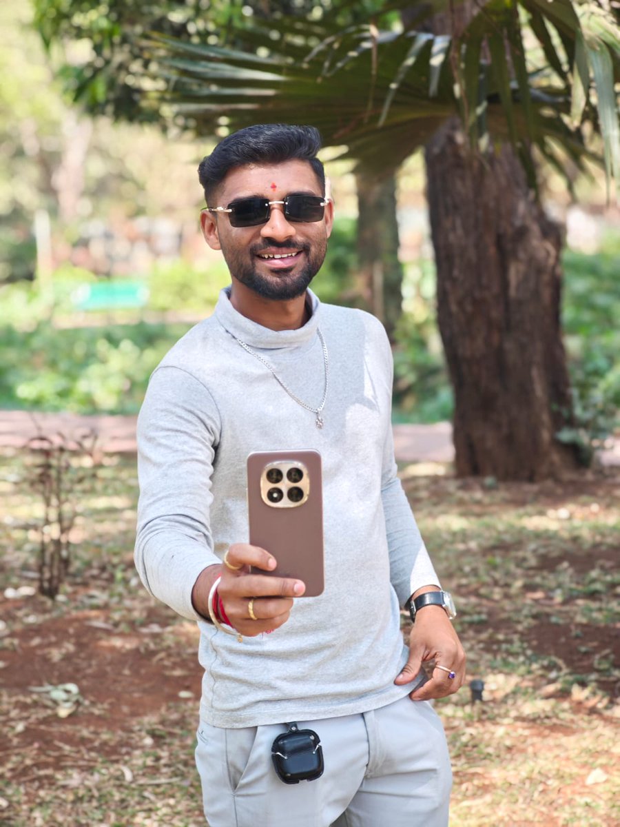 DBelgundak33743's tweet image. Hands-on at the fan meet with the #REDMINote15ProSeries was amazing! Carbon Black looks bold and classy while delivering solid performance.
@atytse @anuj @sandeep9sarma @Ritij @pixelwithme @ImtiyaxRk @XFCBelagavi @RedmiIndia @XiaomiIndia
#200MasterPixelCamera #SimplyBetter