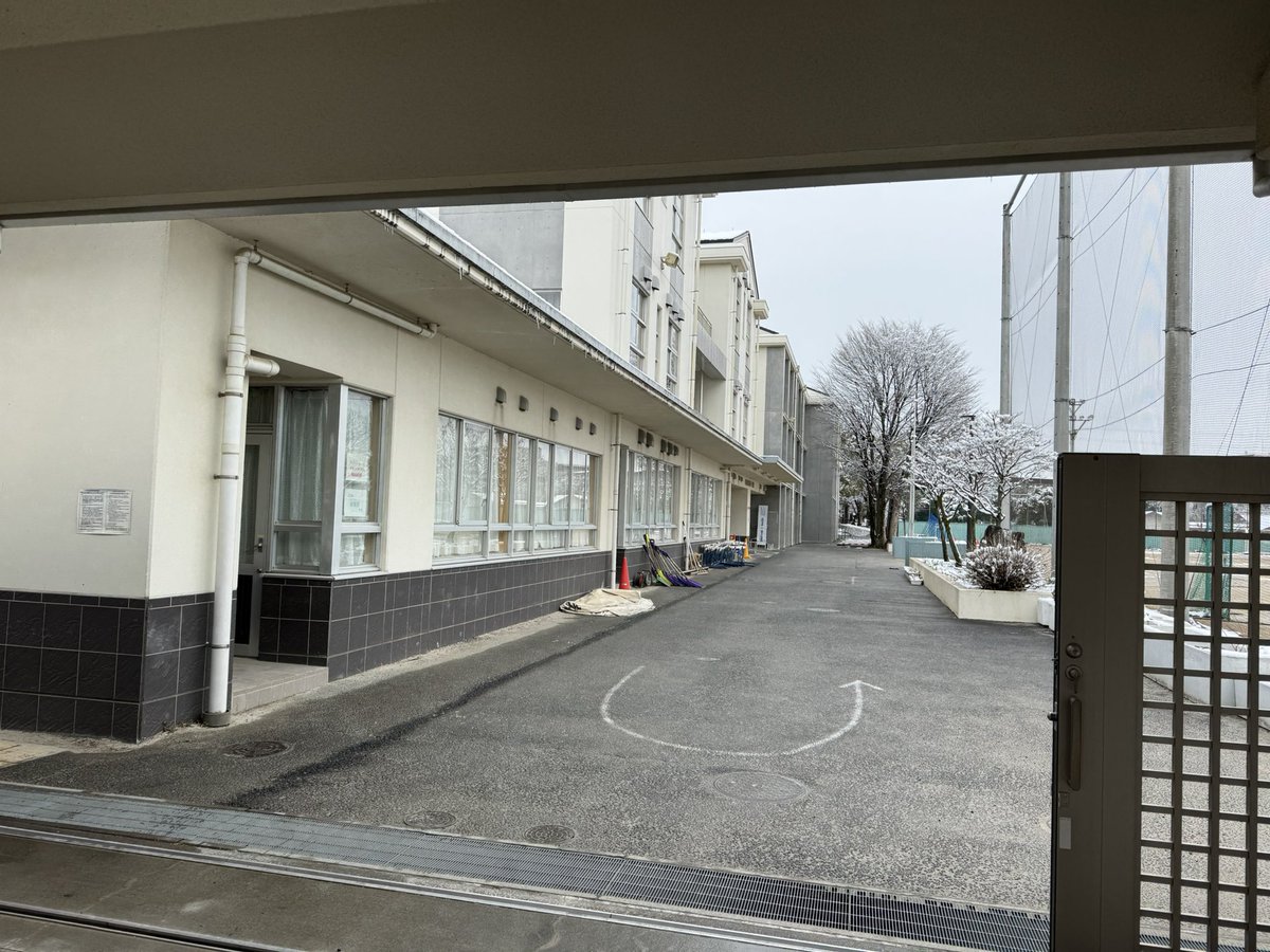 投票してきました。
投票会場の中学はLA大谷👰‍♀️の母校😊