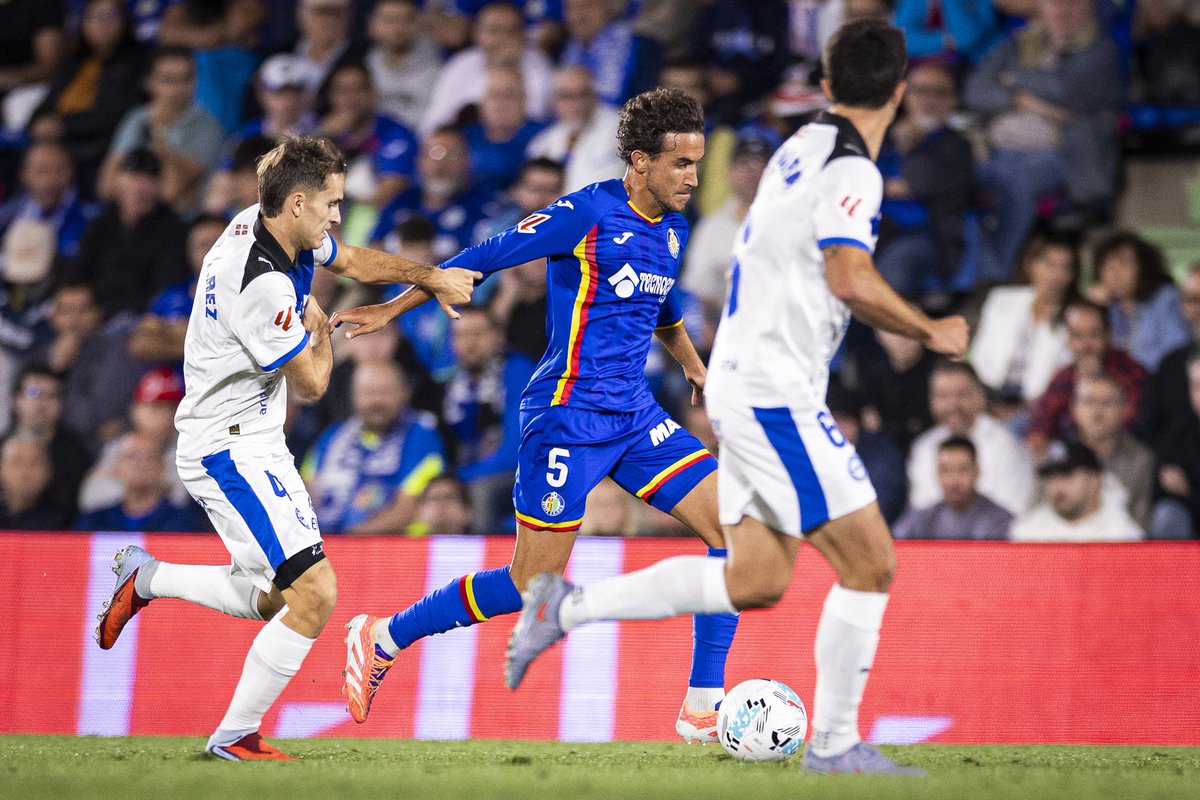 GetafeCF_Off's tweet image. ⚽ DÍA DE PARTIDO ⚽

🆚 @Alaves 
⏰ 14:00
🏟️ Estadio de Mendizorroza

#VamosGeta #AlavesGetafe