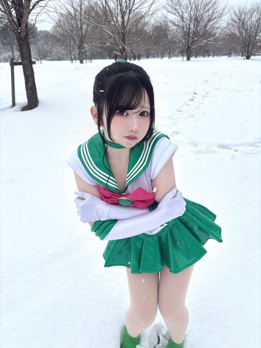 セーラー戦士の服には防寒機能が無い説のコスプレです。