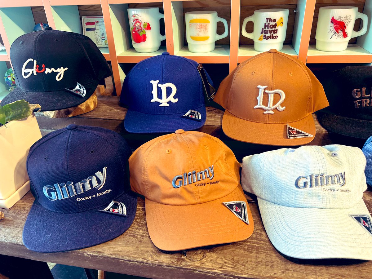 【拡散希望🔥皆さんのお力を貸してください】
Gliimyはお店で古着とオリジナルブランド販売の他に
刺繍＆フルカラープリントもやってます💪
バンドグッズ、お店の制服、ブランドをやってる方はもちろん小ロットも◎
改めて制作する場所を知ってもらいたいのでよろしくお願いします！