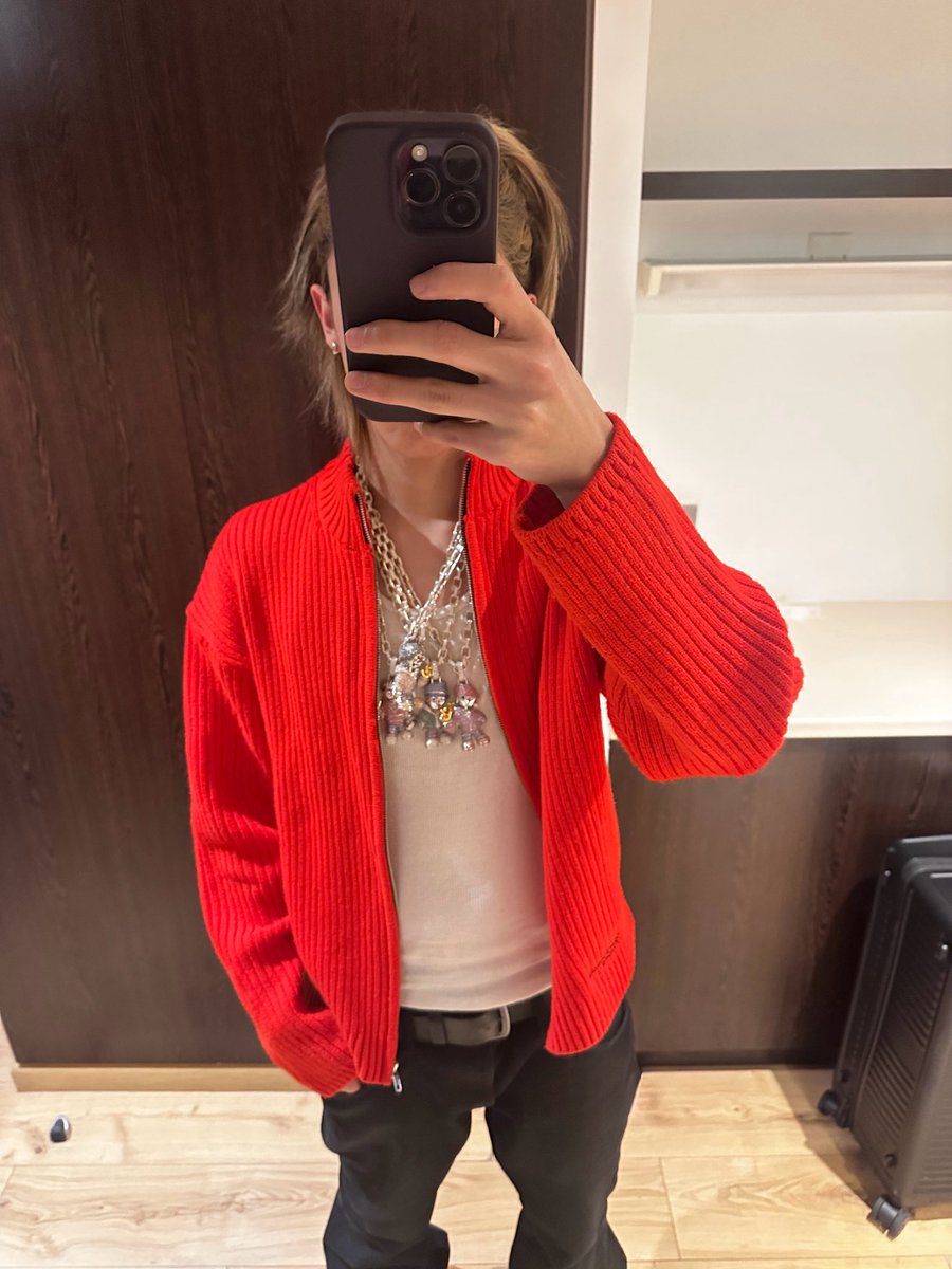 Woojin wearing all the Lngshot character chains 🤣